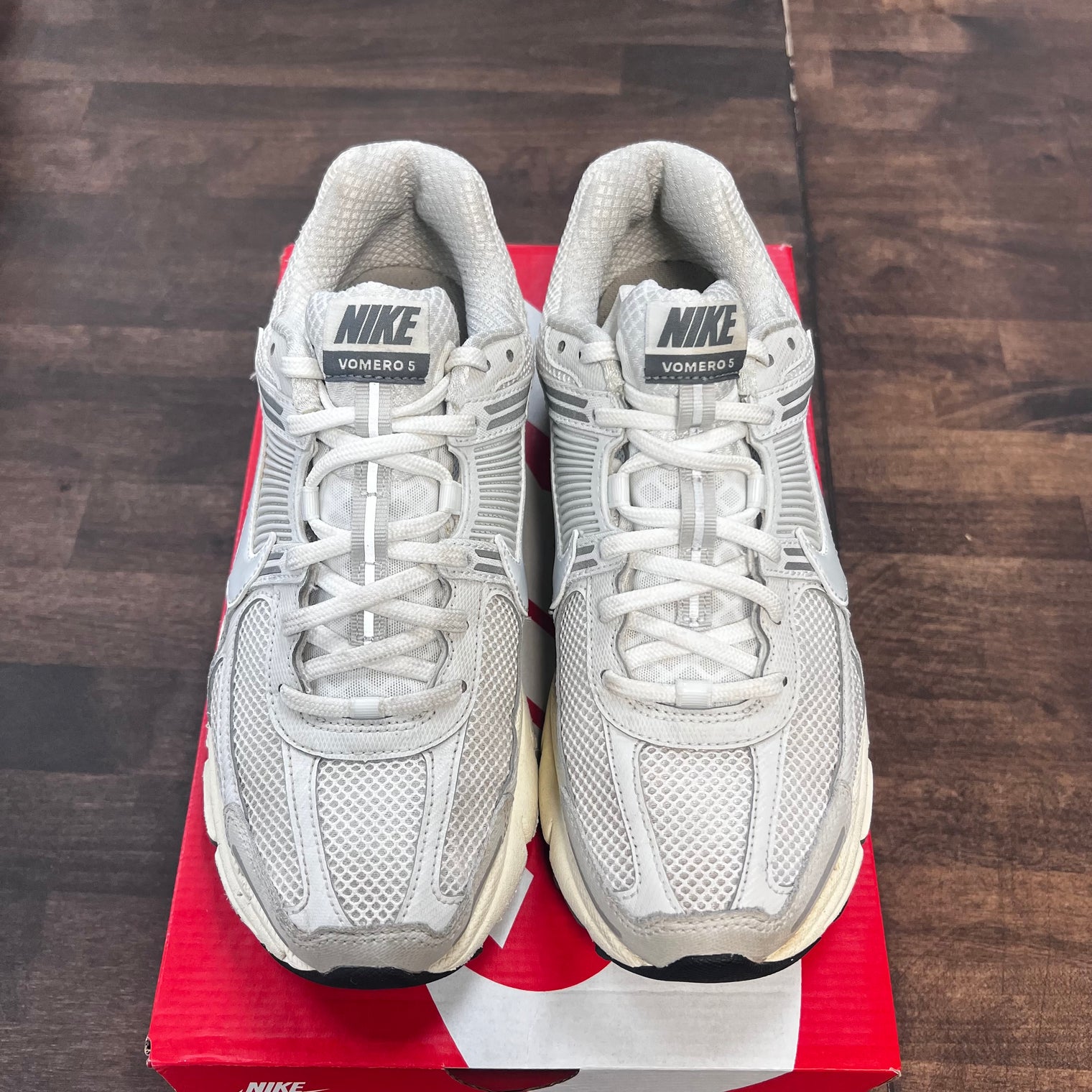 Platinum Tint Nike Vomero 5 (USED)