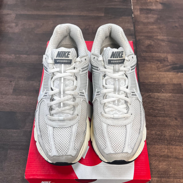 Platinum Tint Nike Vomero 5 (USED)