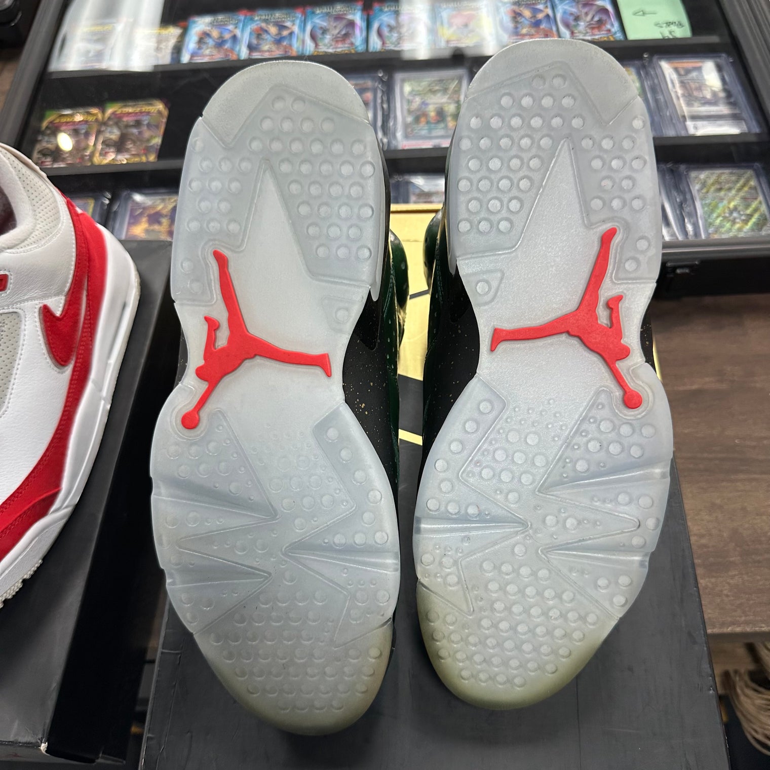 Champagne Jordan 6 (USED)