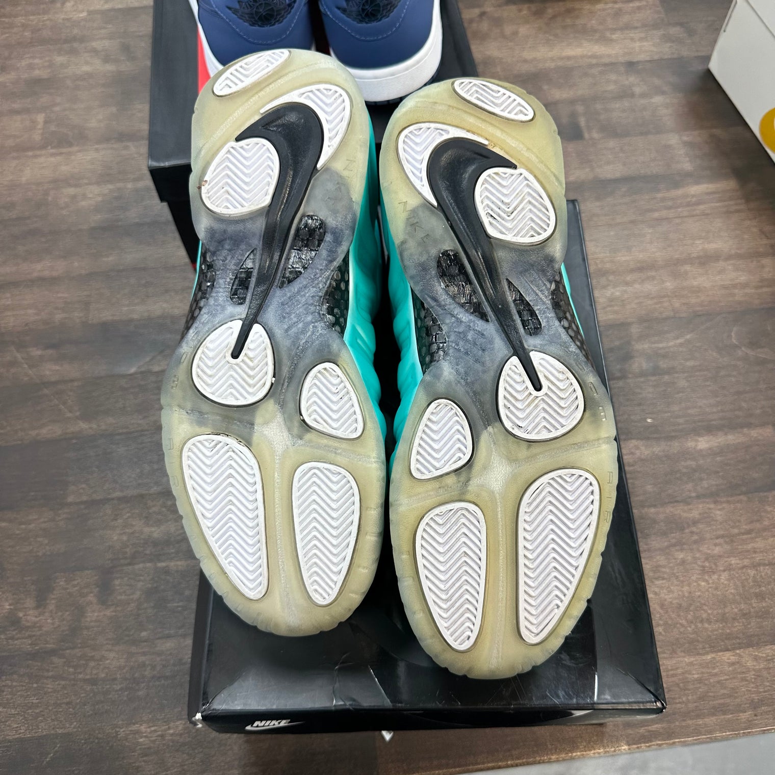 Island Green Foamposite (USED, replacement box)