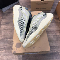 Fade Salt Yeezy 700 V3 (USED)