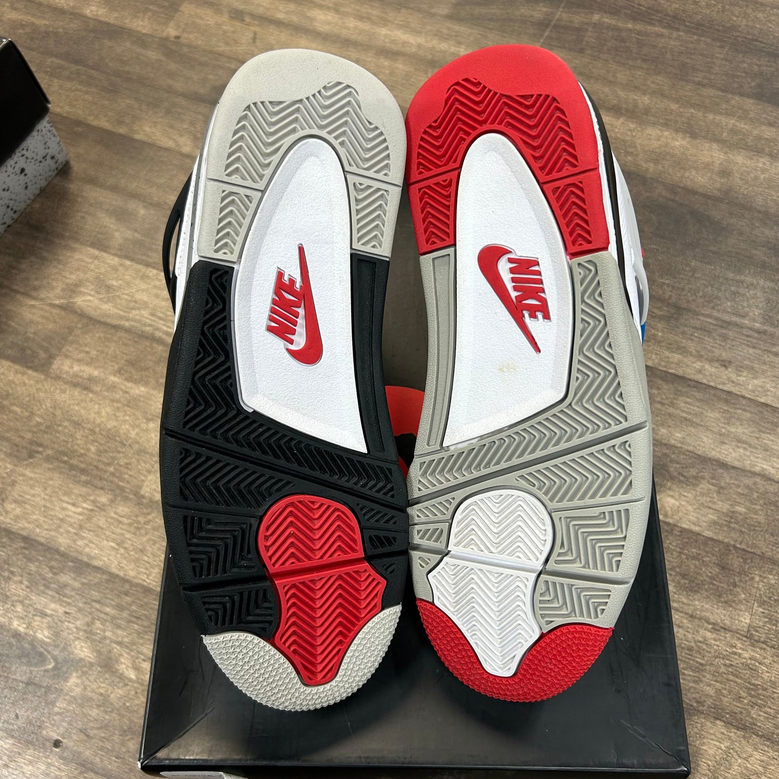 What the Jordan 4 Retro (USED)