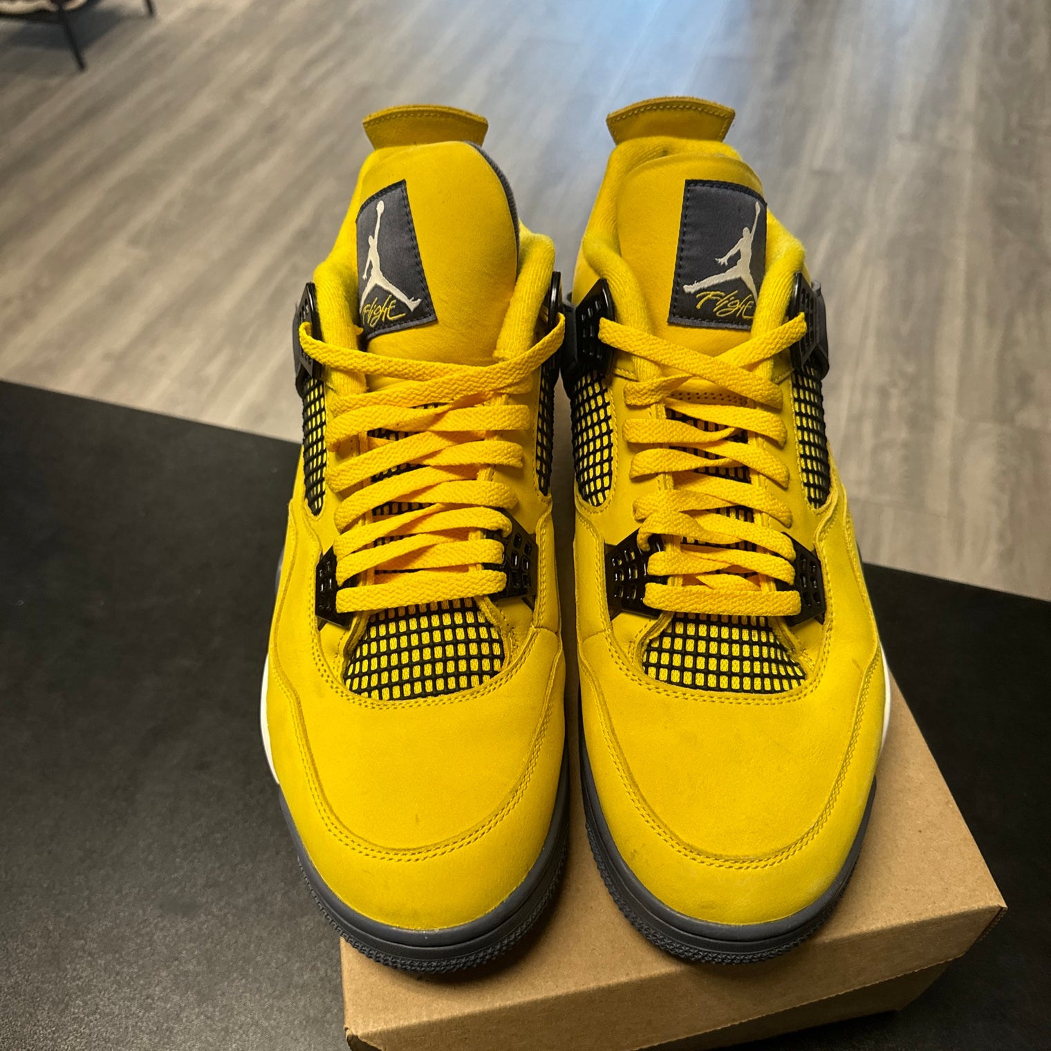 Lighting Jordan 4 (USED, no box)