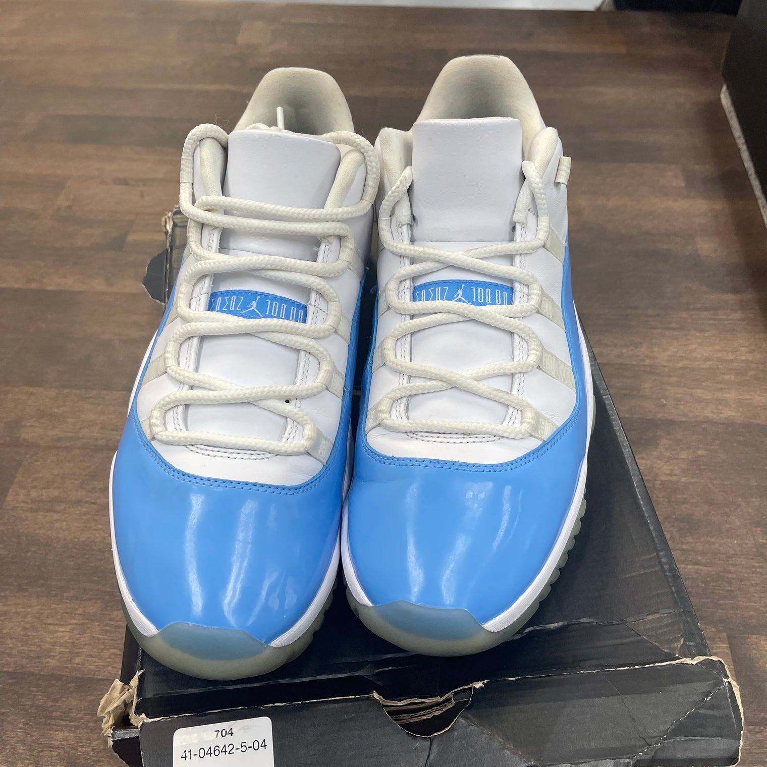 UNC Jordan 11 Low (USED)