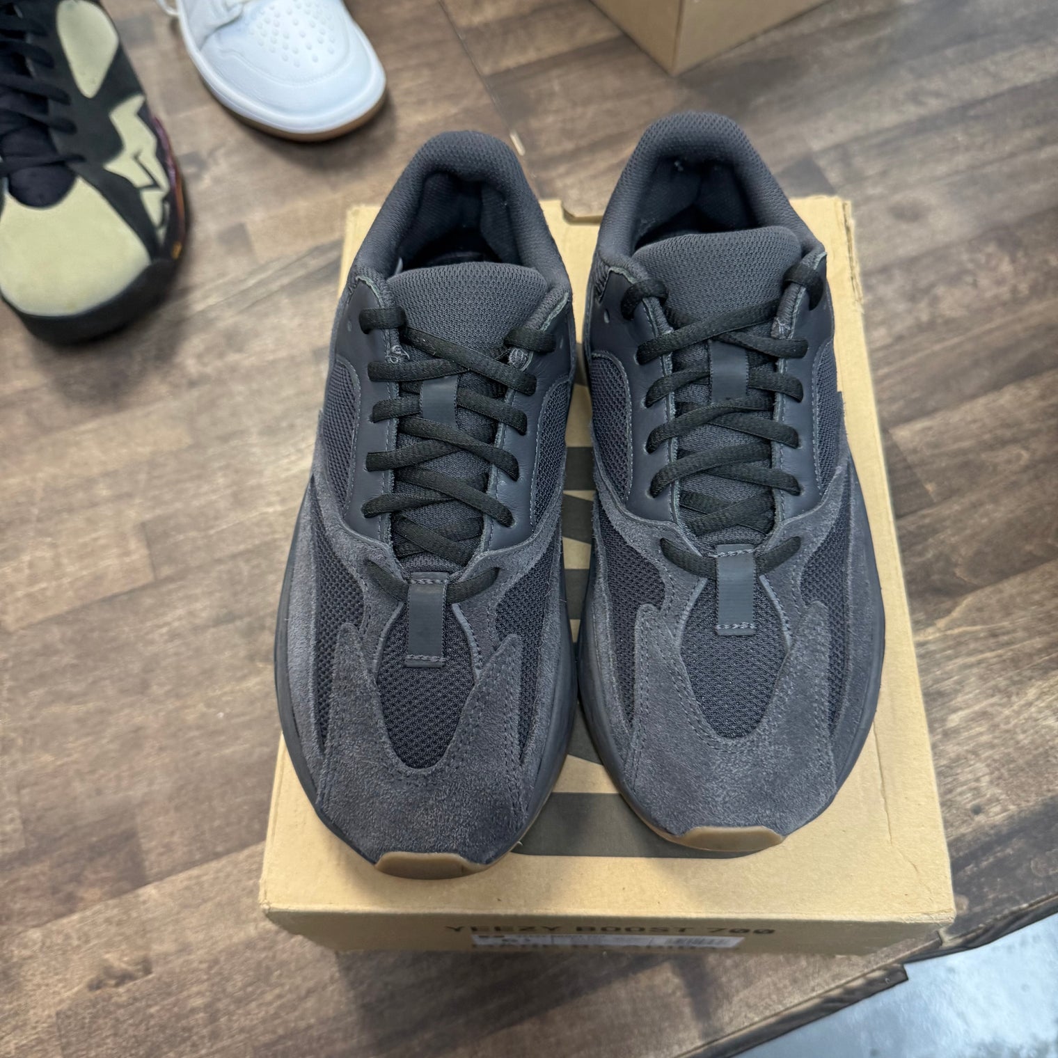 Utility Black Yeezy 700 (USED)
