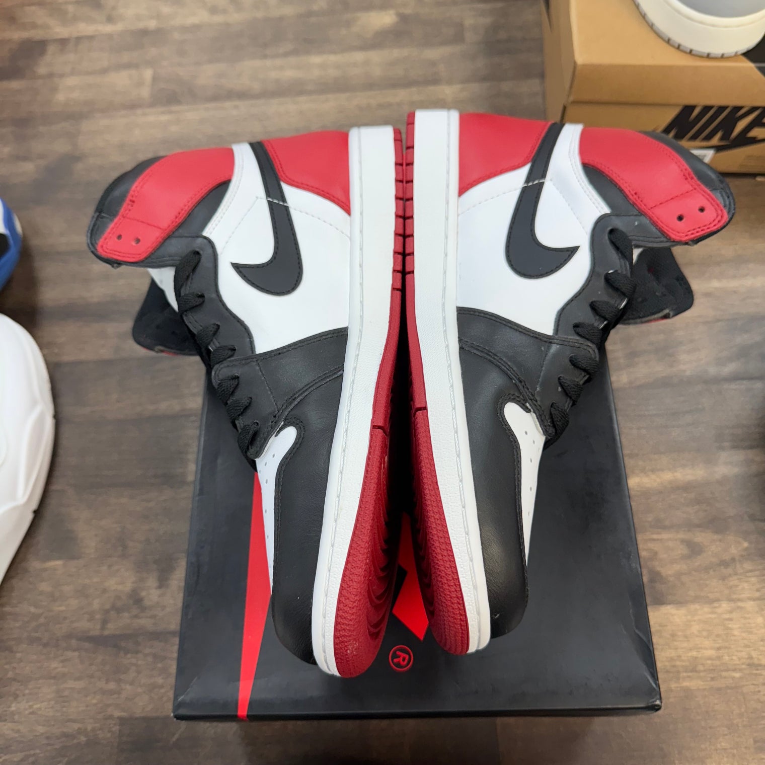 Black Toe Jordan 1 High OG (Lightly Worn)