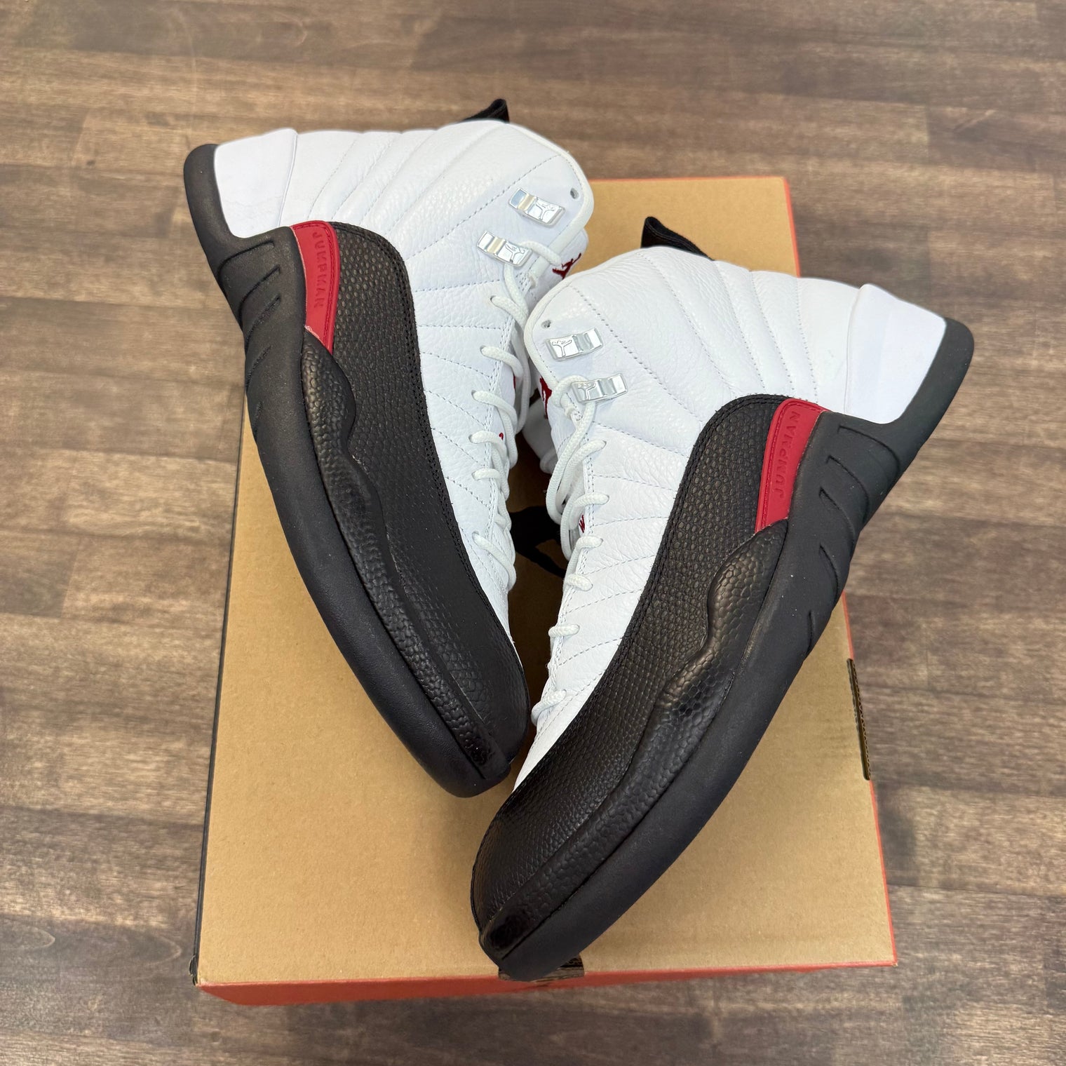 Taxi Flip Jordan 12 (USED)