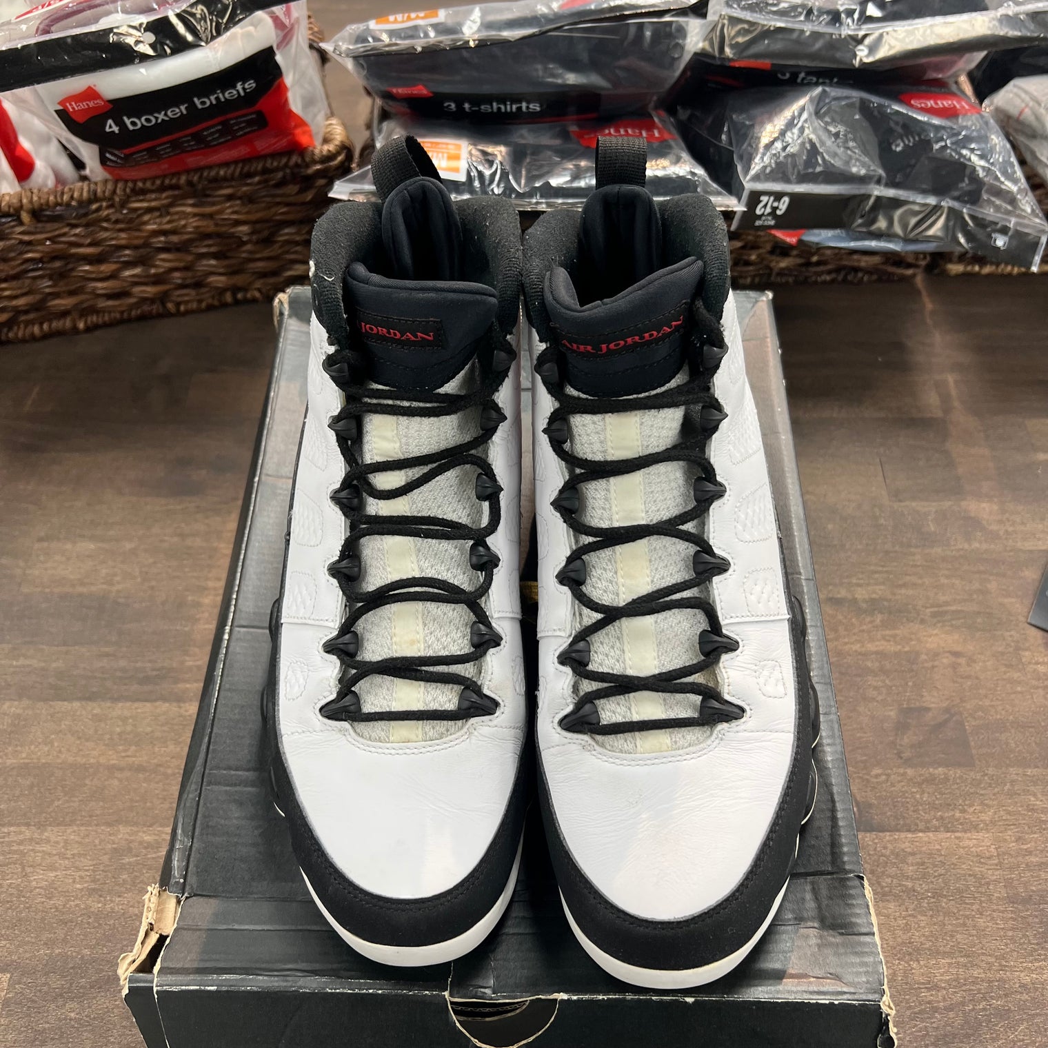 Space Jam OG Jordan 9 (USED)