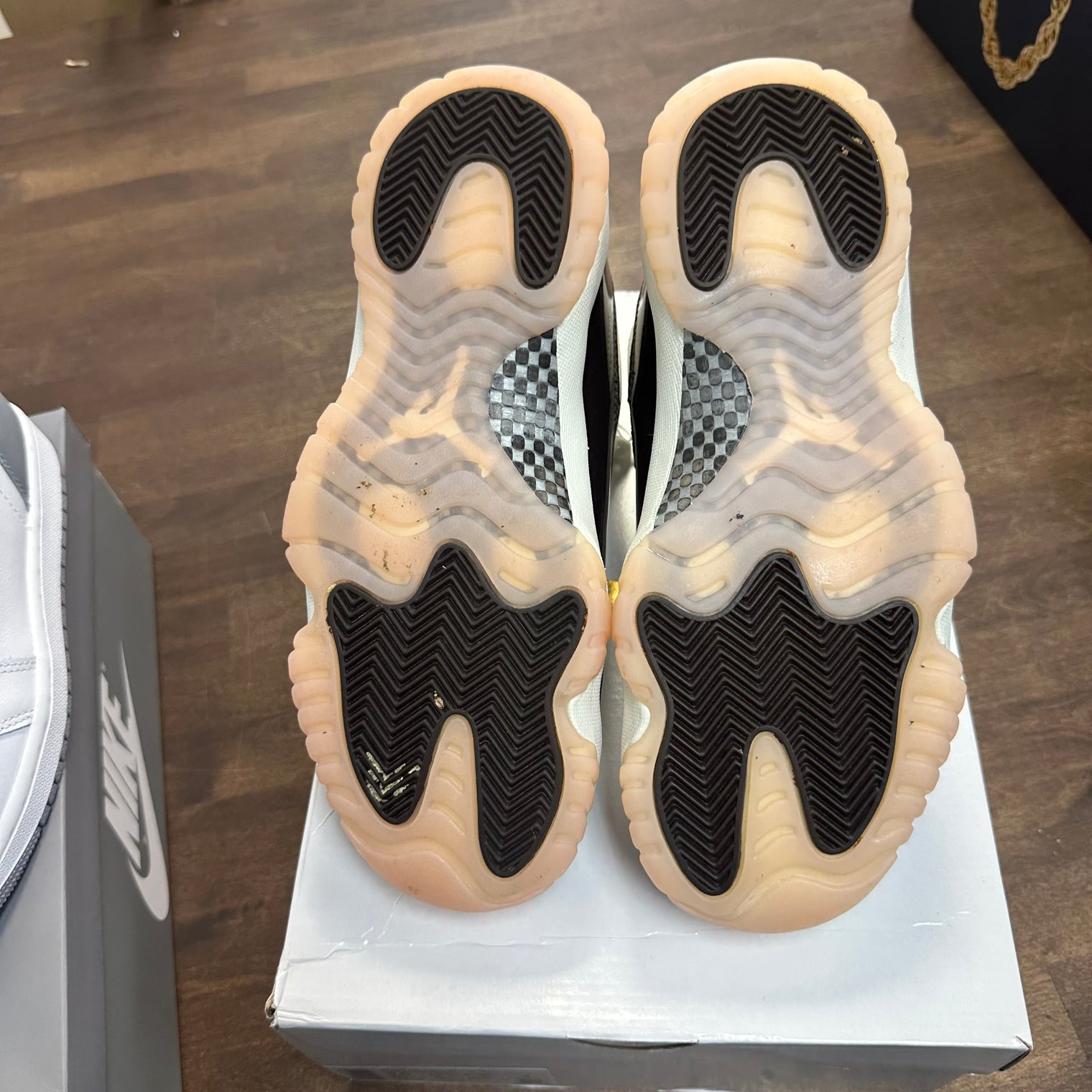 (W) Neapolitan Jordan 11 (USED)