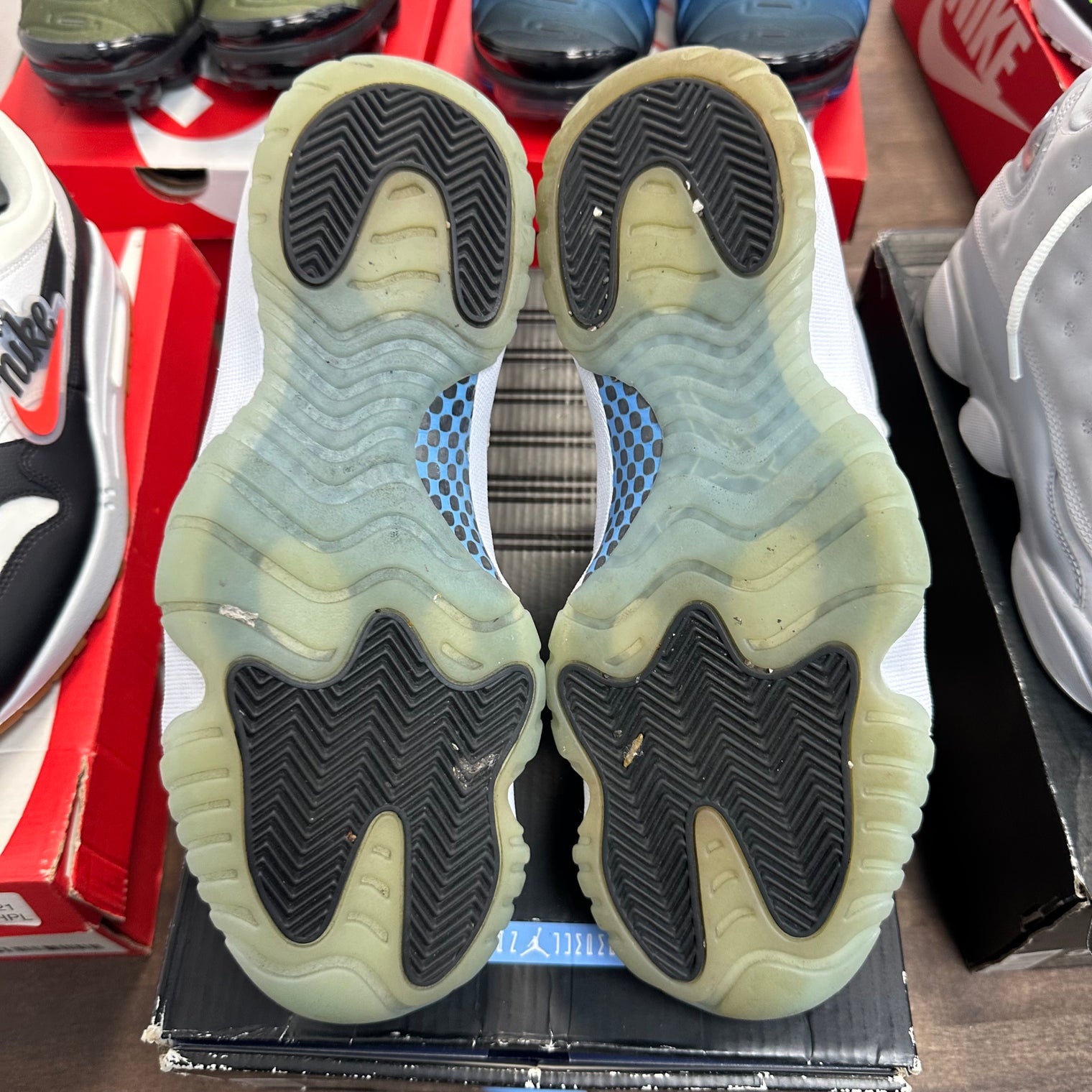 Legend Blue Jordan 11 (2014) (USED)