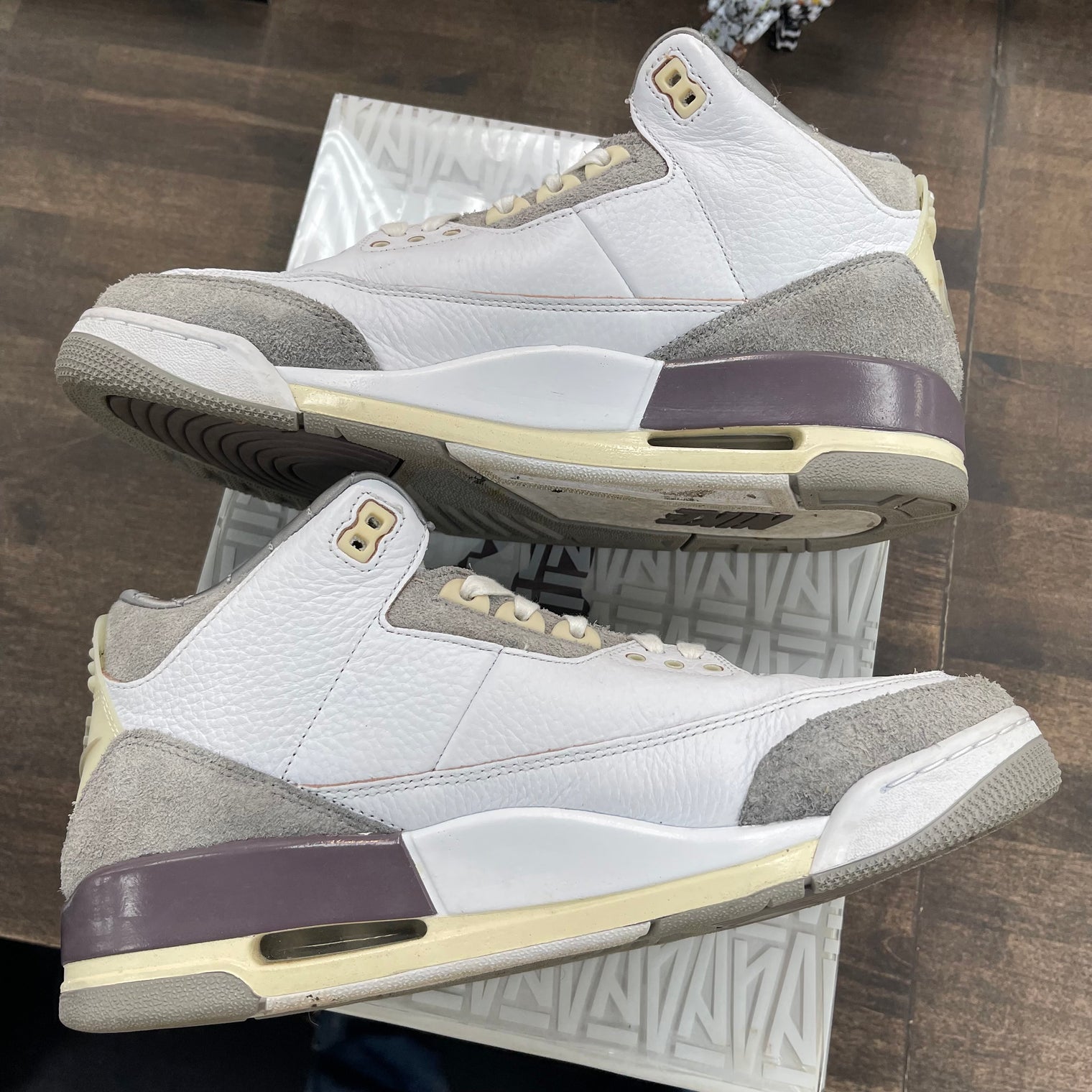 A Ma Maniere Jordan 3 (W) (USED)