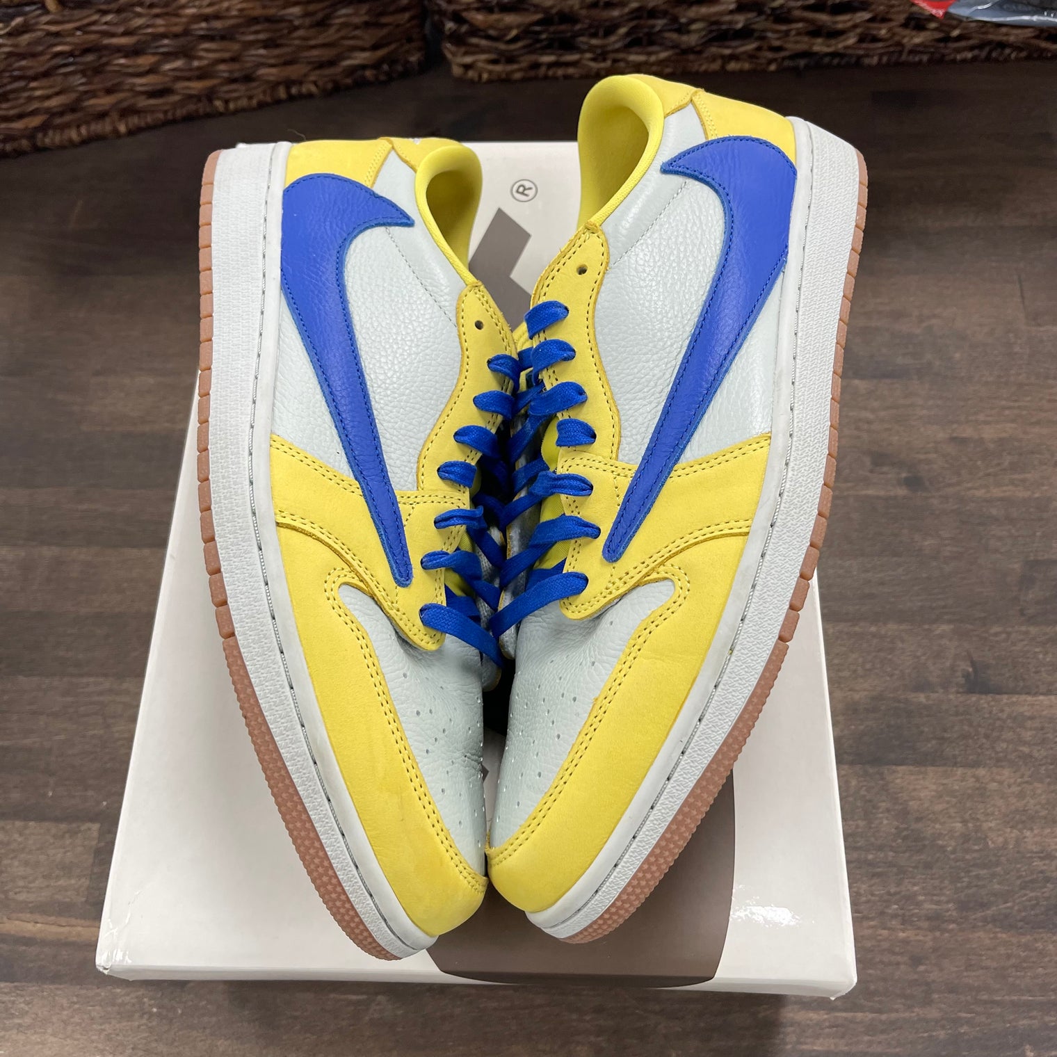 Travis Scott Canary Jordan 1 Low (W)