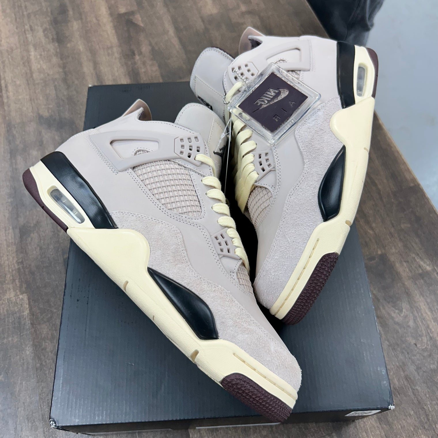 (W) WYWS A Ma Maniere Jordan 4 (USED)
