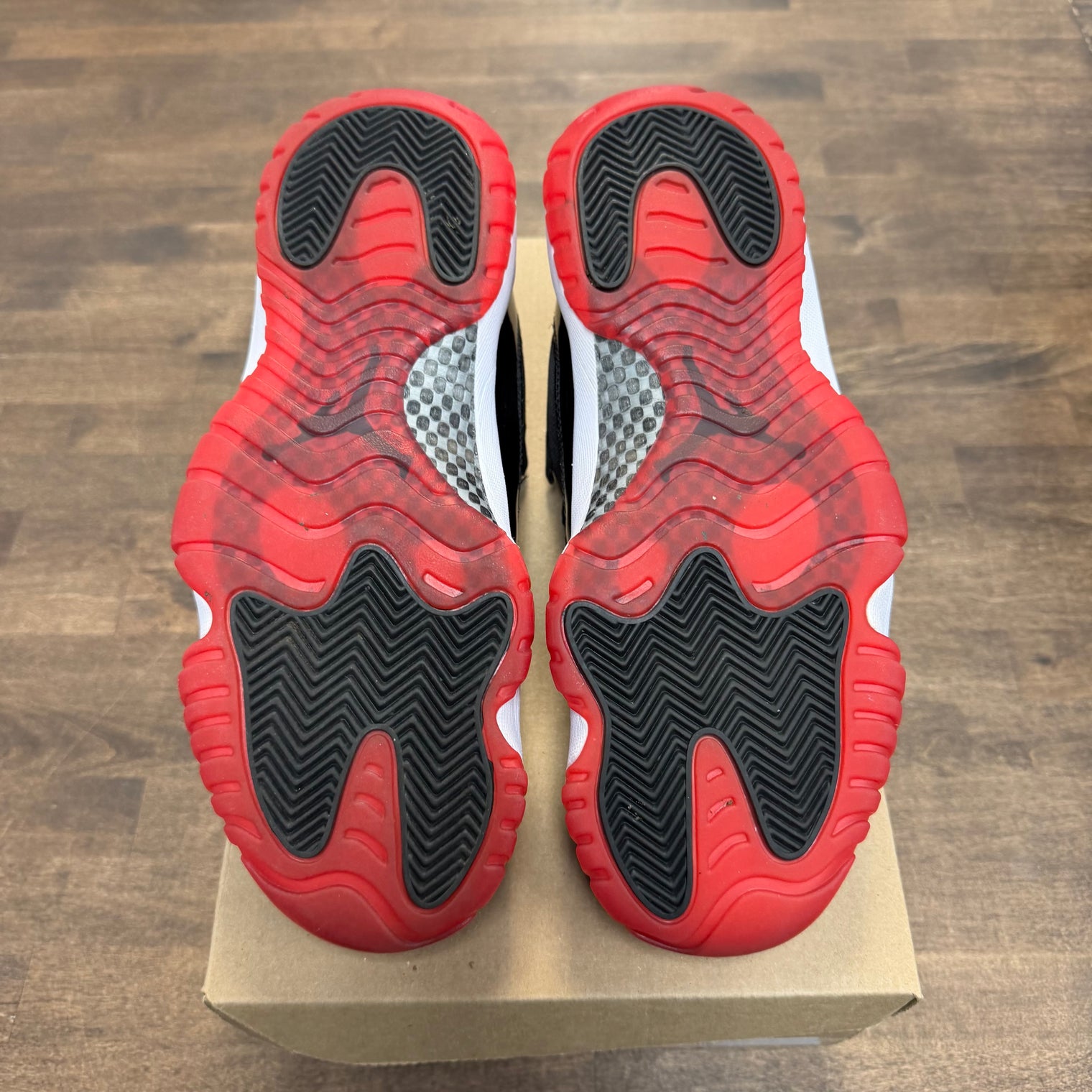 Bred Jordan 11 Low Retro (2015) (No Box)