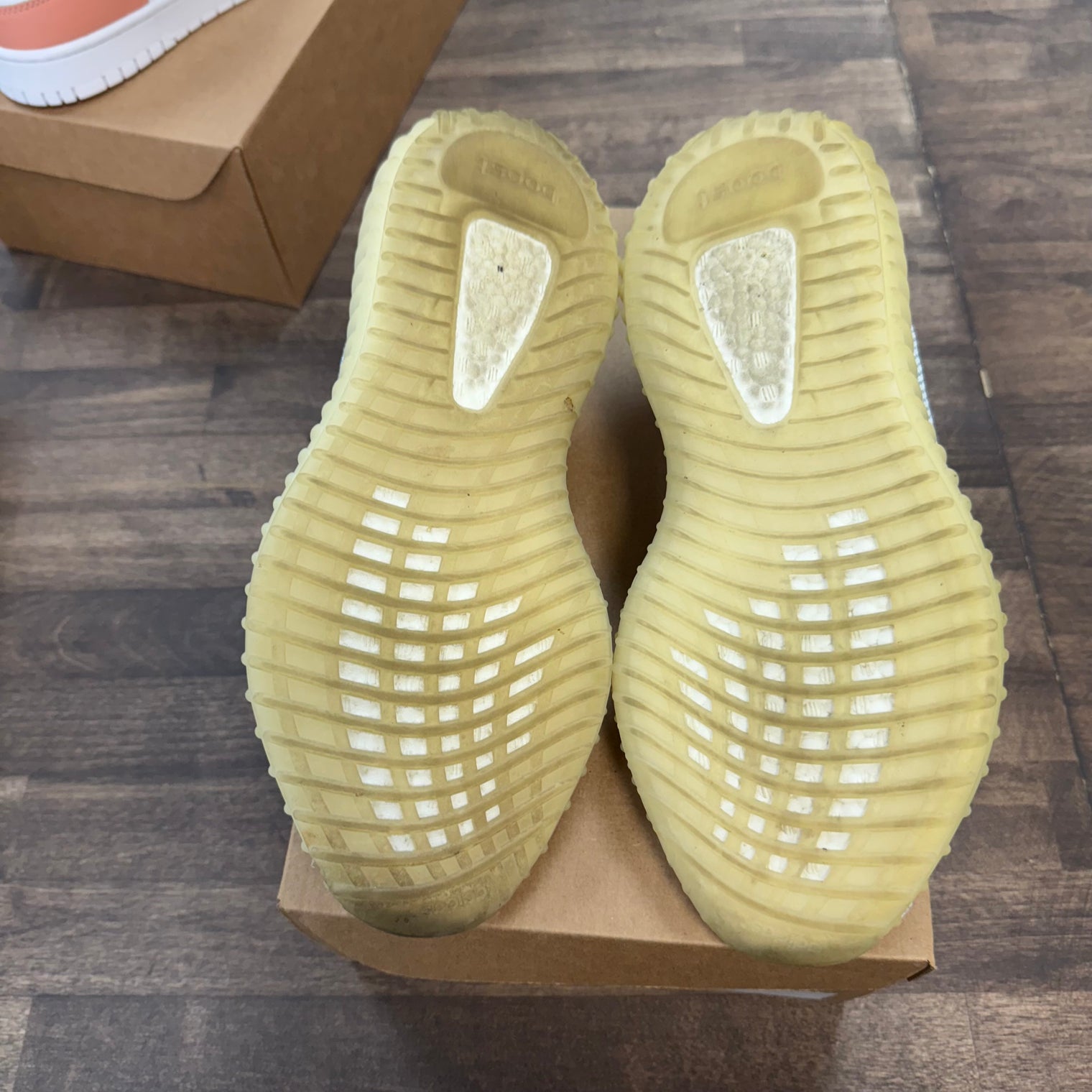 Cloud White Yeezy 350 (USED, No Box)
