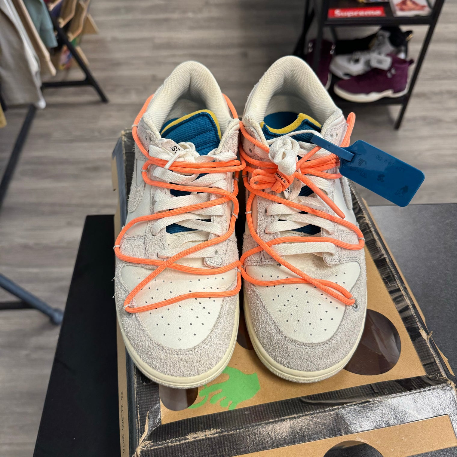 Lot 19 Off-White Nike Dunk Low (USED)