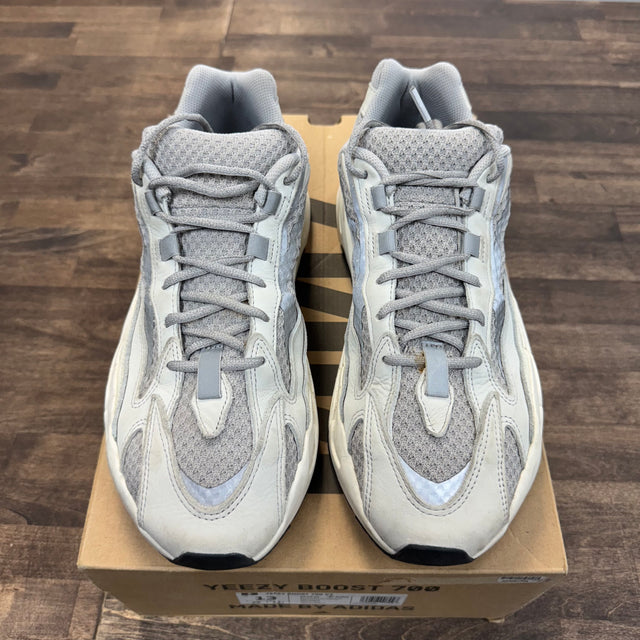 Static Yeezy 700 V2 (USED)