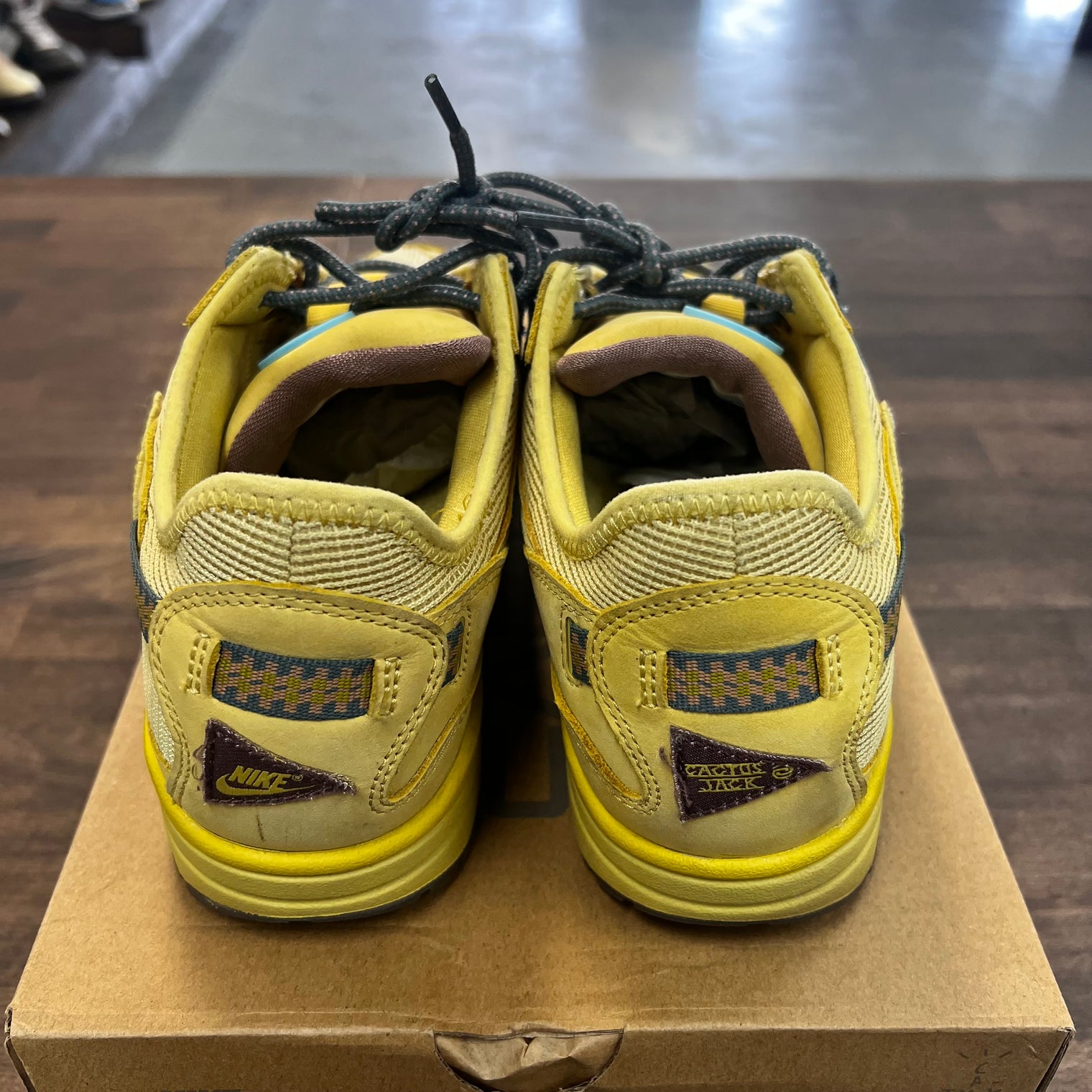 Saturn Gold Air Max 1 Travis Scott (USED)