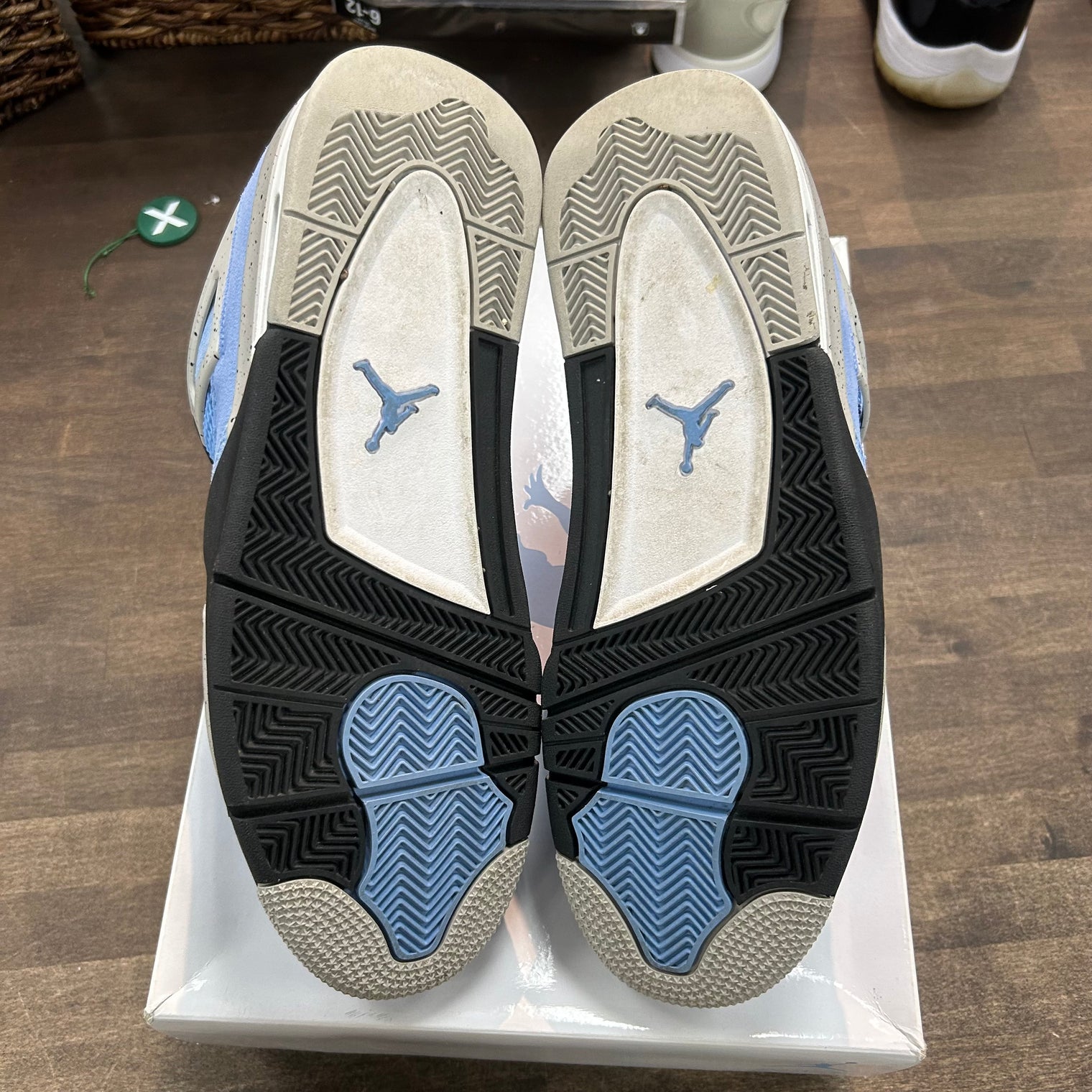 University Blue Jordan 4 Retro (USED)
