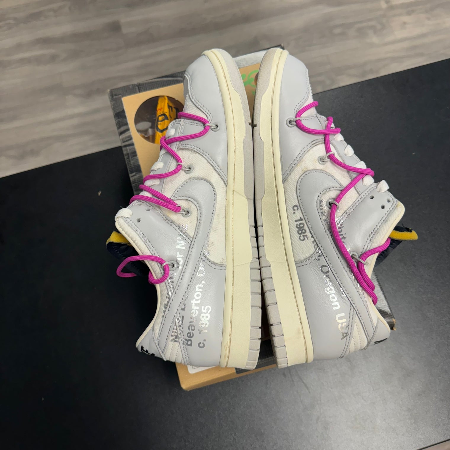Lot 30 Off White Dunk Low (USED)