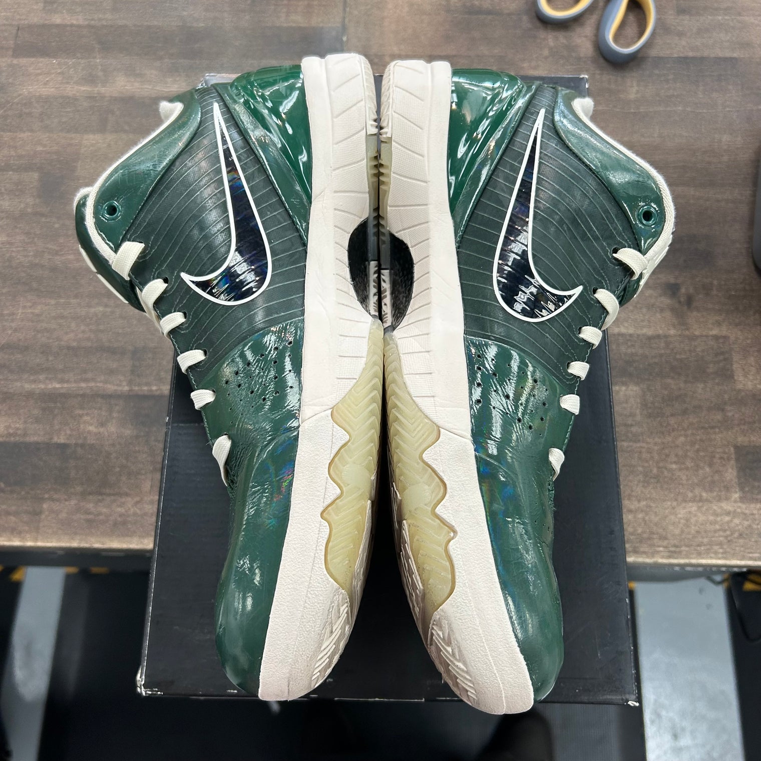 Undefeated Milwaukee Bucks Kobe 5 Protro (USED)