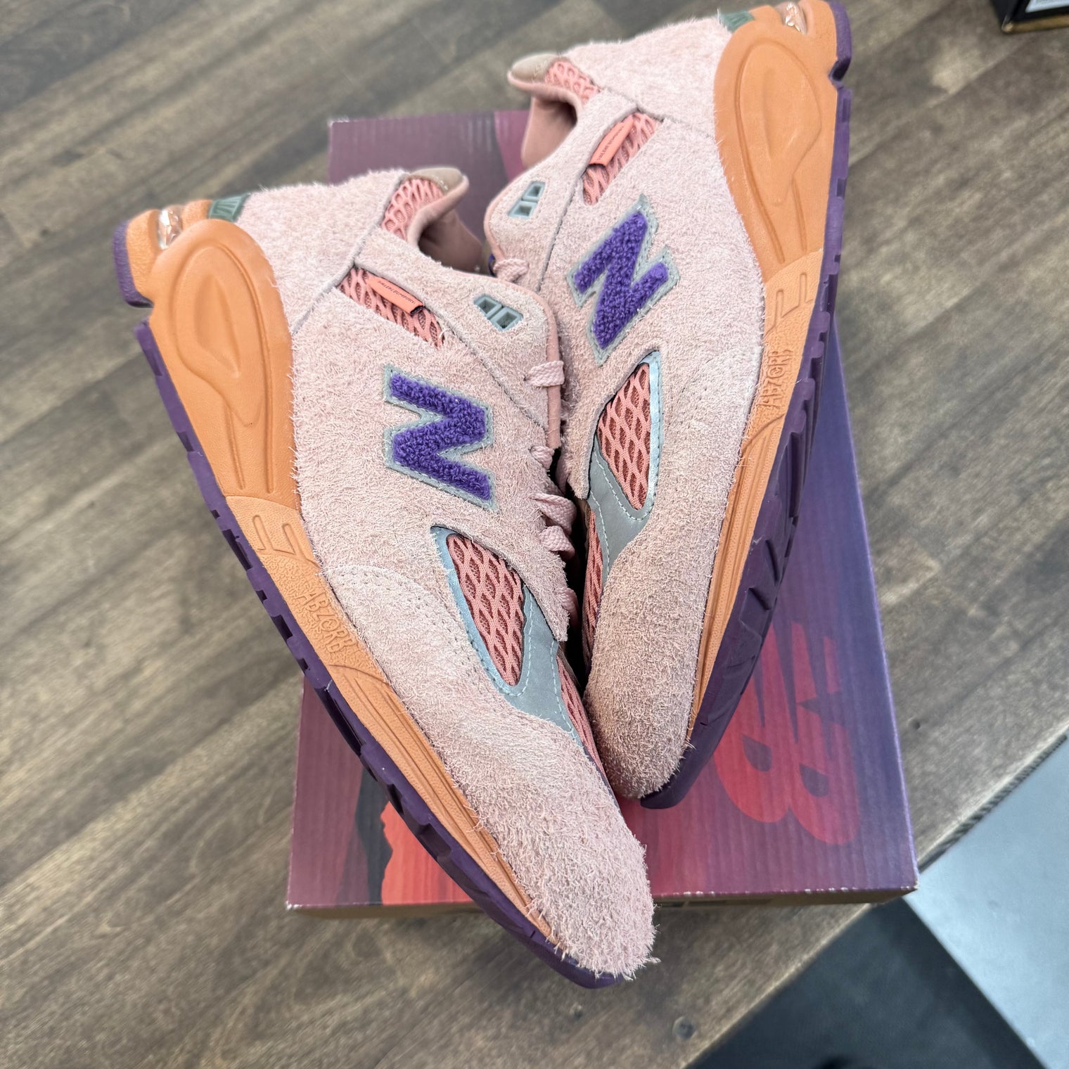 Salehe Bembury Sand Be The Time New Balance 990v2 (USED)