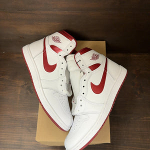 Jordan 1 Retro High '85 OG Metallic Burgundy Size 10.5 (Pre-Owned) - Image 2