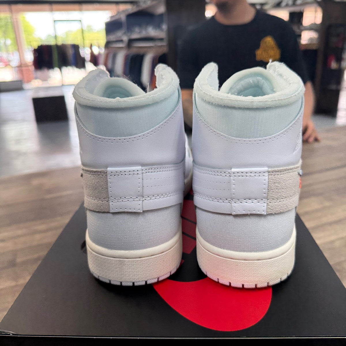 Jordan 1 Retro High Off-White Alaska - Image 4