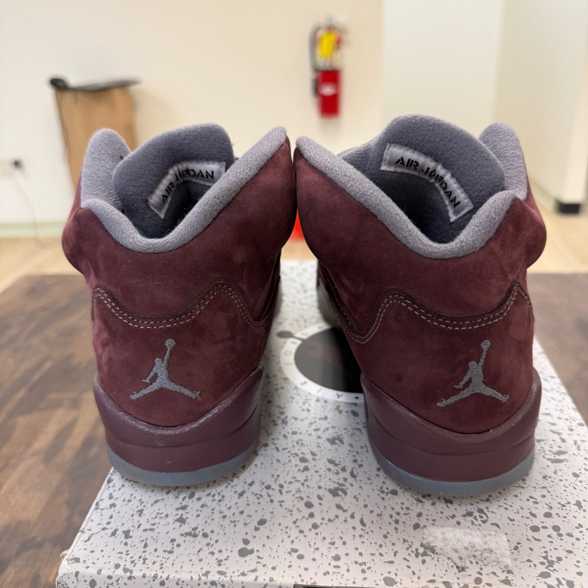 Jordan 5 Retro Burgundy (2023) (GS) - Image 2