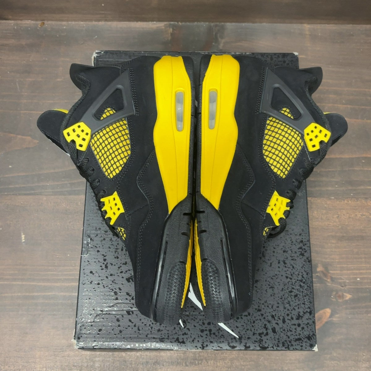 Jordan 4 Retro Thunder (2023) - Image 4