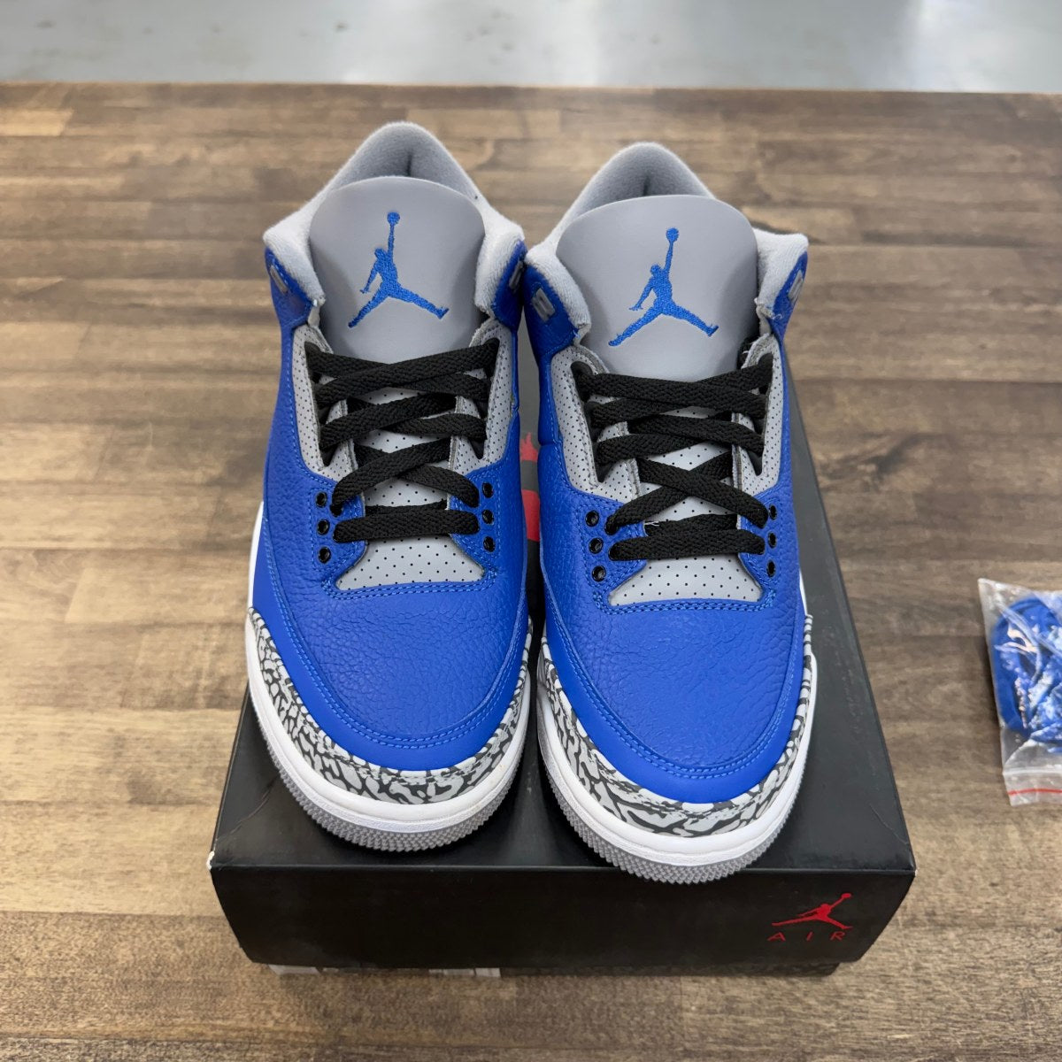 Jordan 3 Retro Varsity Royal Cement - Image 2