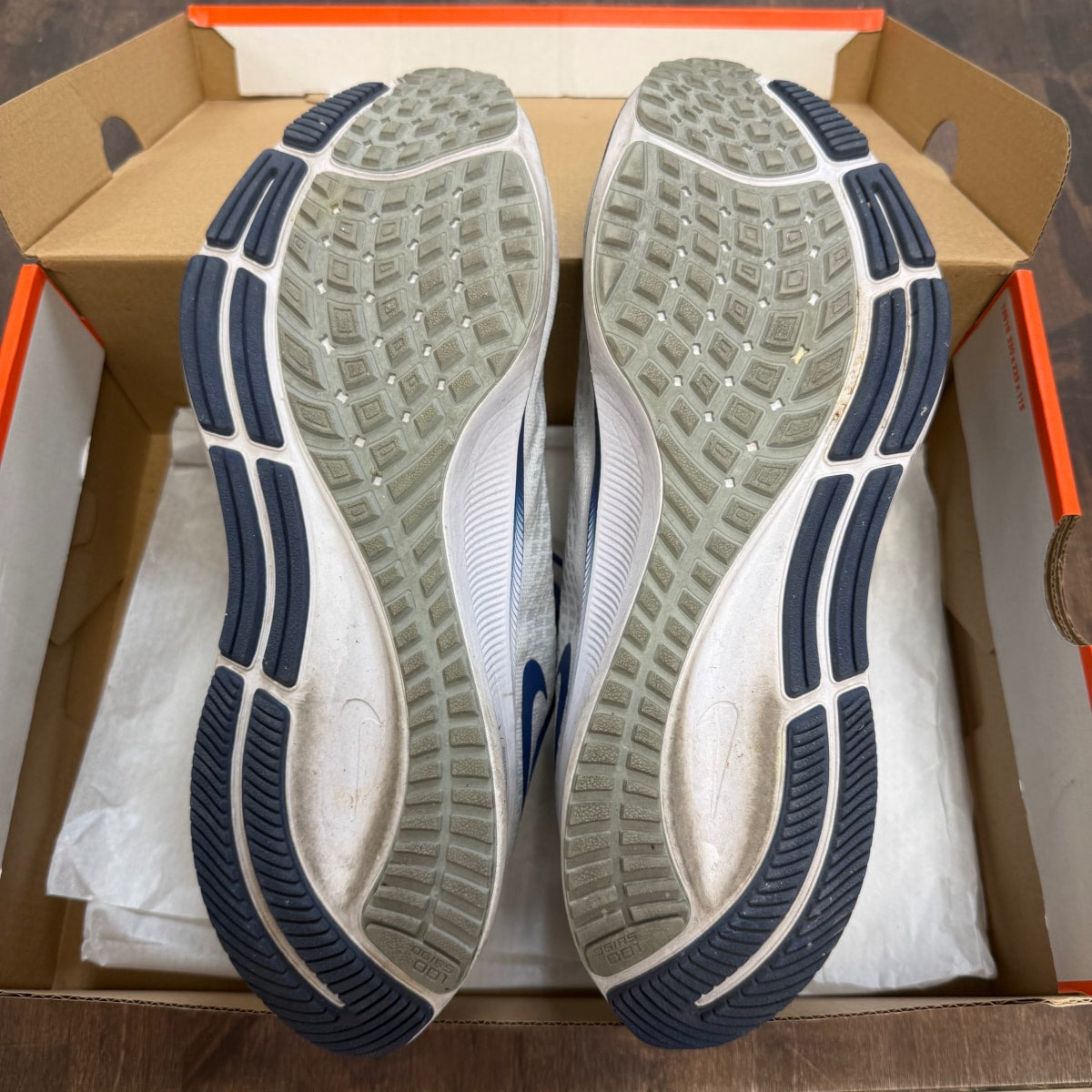 Nike Air Zoom Pegasus 37 Indianapolis Colts Size 9 (Pre-Owned) - Image 2