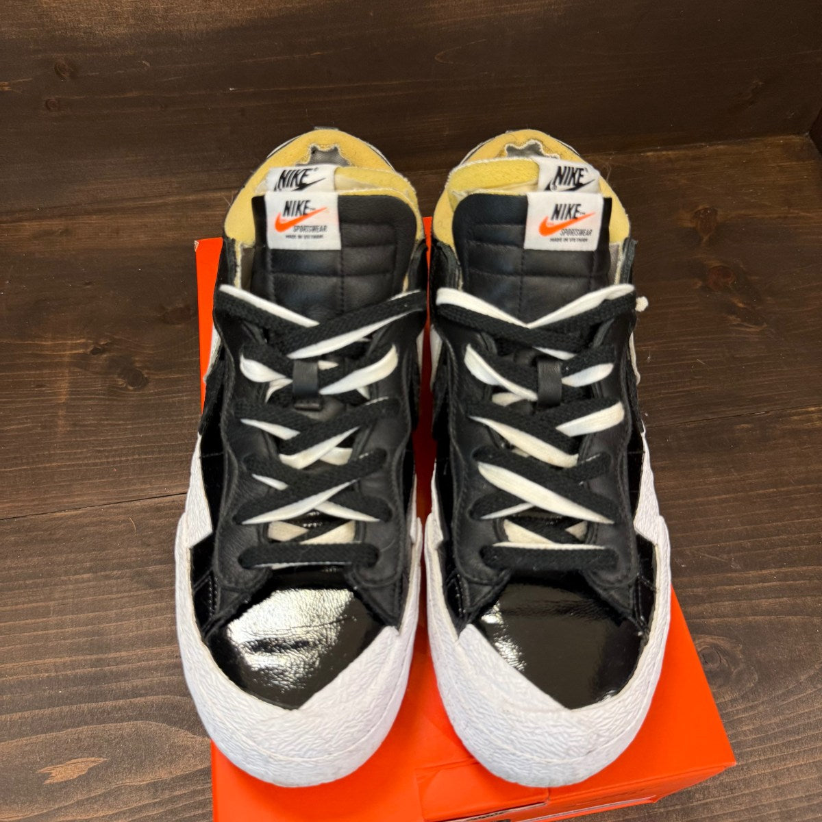 Nike Blazer Low Sacai Black Patent Leather - Image 2