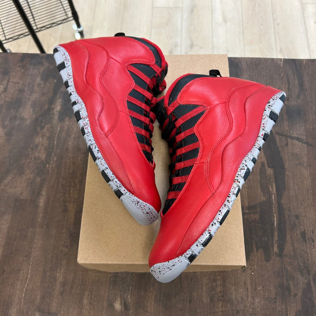 Jordan 10 Retro Bulls Over Broadway Size 11 (Pre-Owned) - Image 1