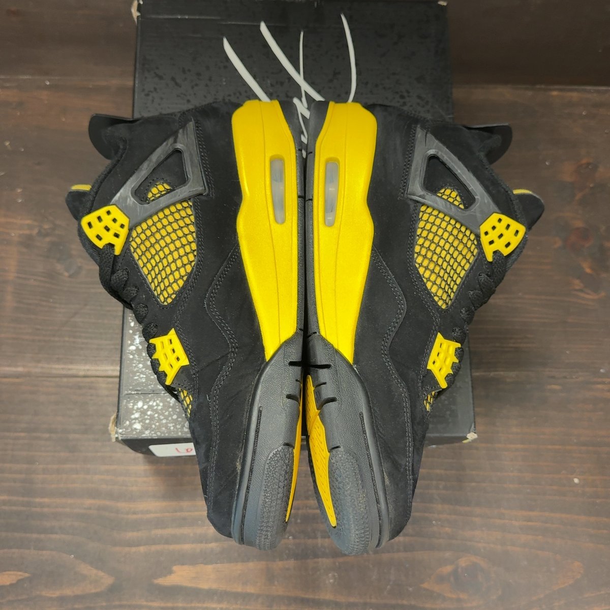 Jordan 4 Retro Thunder (2023) Size 9 (Pre-Owned) - aux
