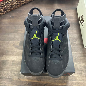Jordan 6 Retro Electric Green Size 9 (Pre-Owned) - Image 2