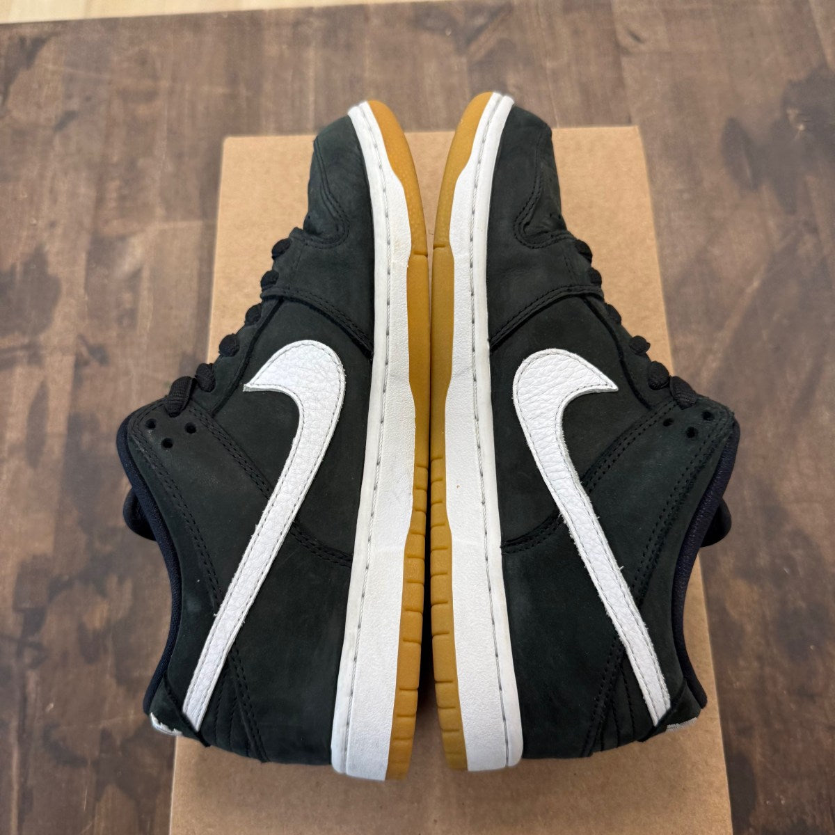 Nike SB Dunk Low Pro Black Gum Size 7 (Pre-Owned) - Image 4