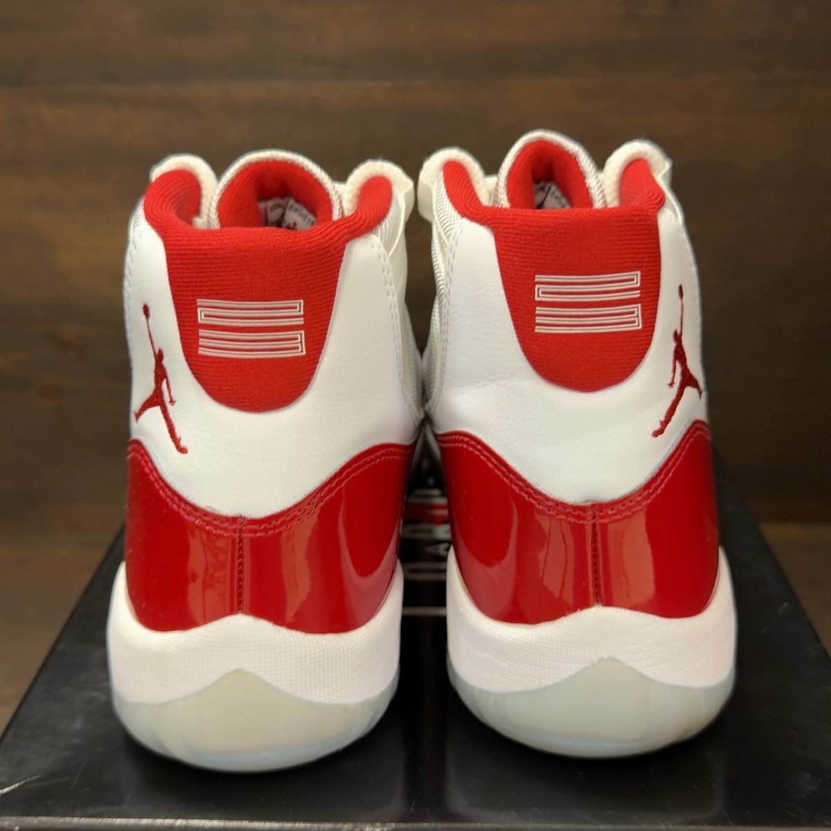 Jordan 11 Retro Cherry (2022) Size 9 (Pre-Owned) - aux