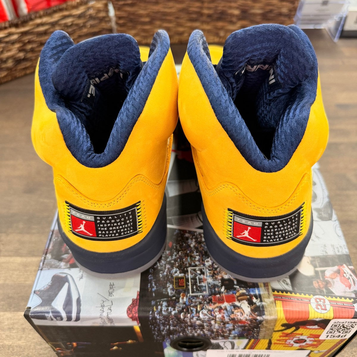 Jordan 5 Retro Michigan (2019) Size 10 (Pre-Owned) - Image 4