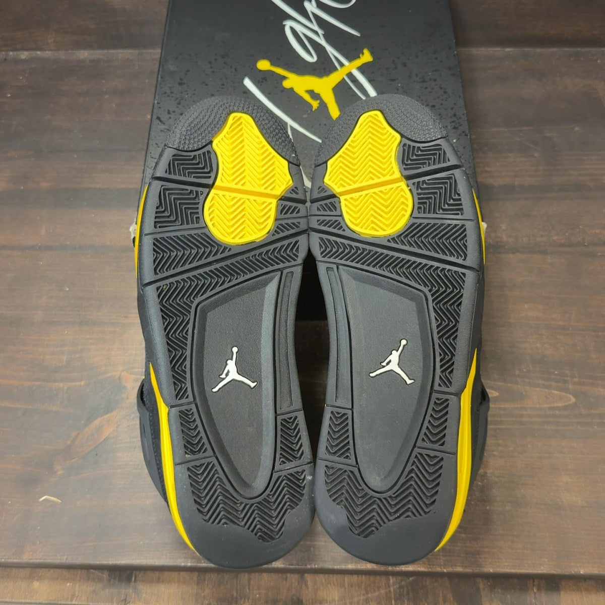 Jordan 4 Retro Thunder (2023) - Image 8