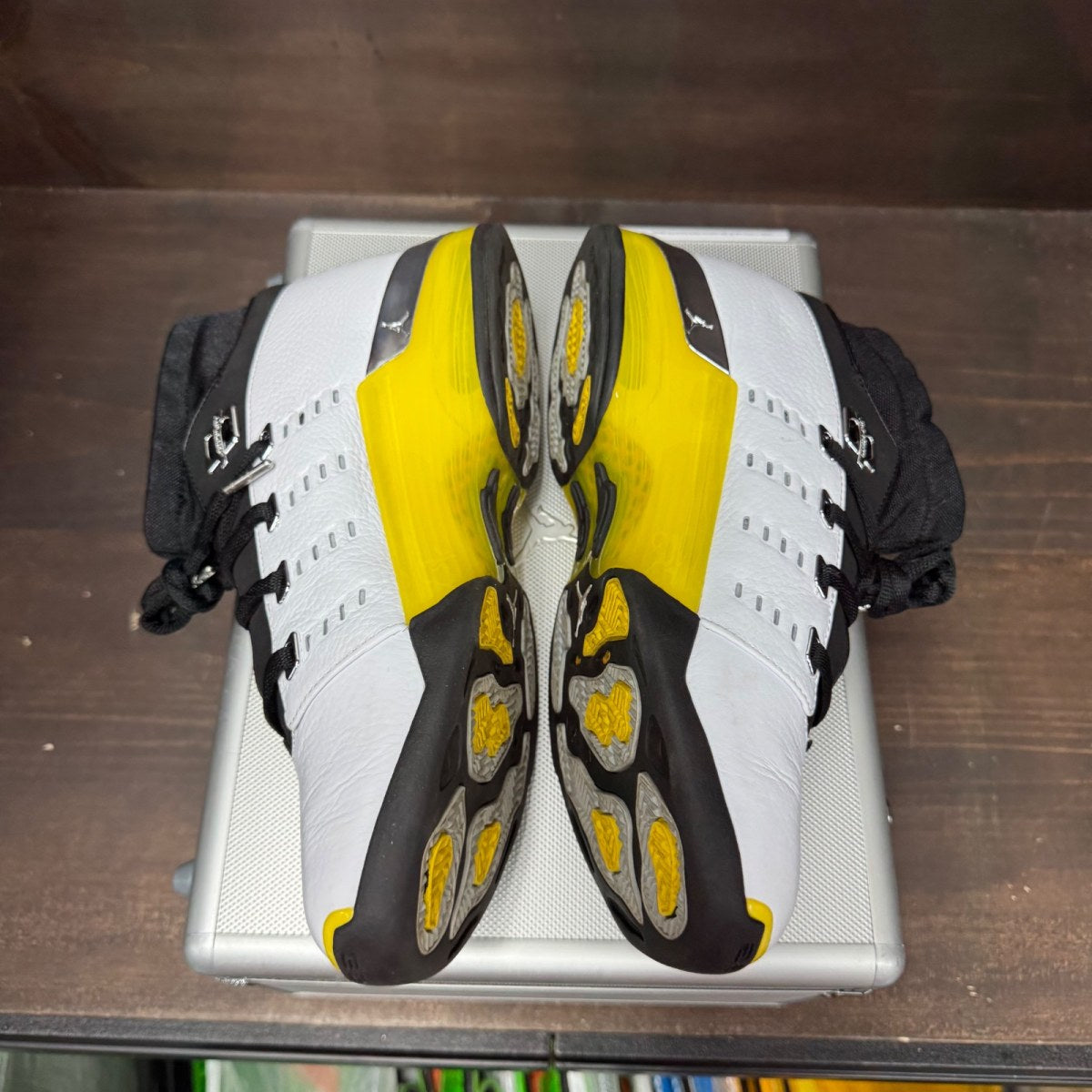 Jordan 17 Retro Low All-Star Lightning (2024) Size 9 (Pre-Owned) - Image 4