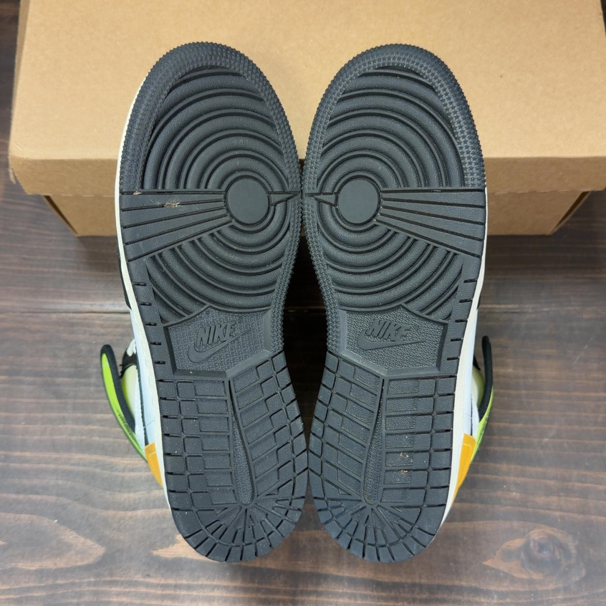 Jordan 1 Retro High White Black Volt University Gold (GS) Size 6Y (Pre-Owned) - Image 6