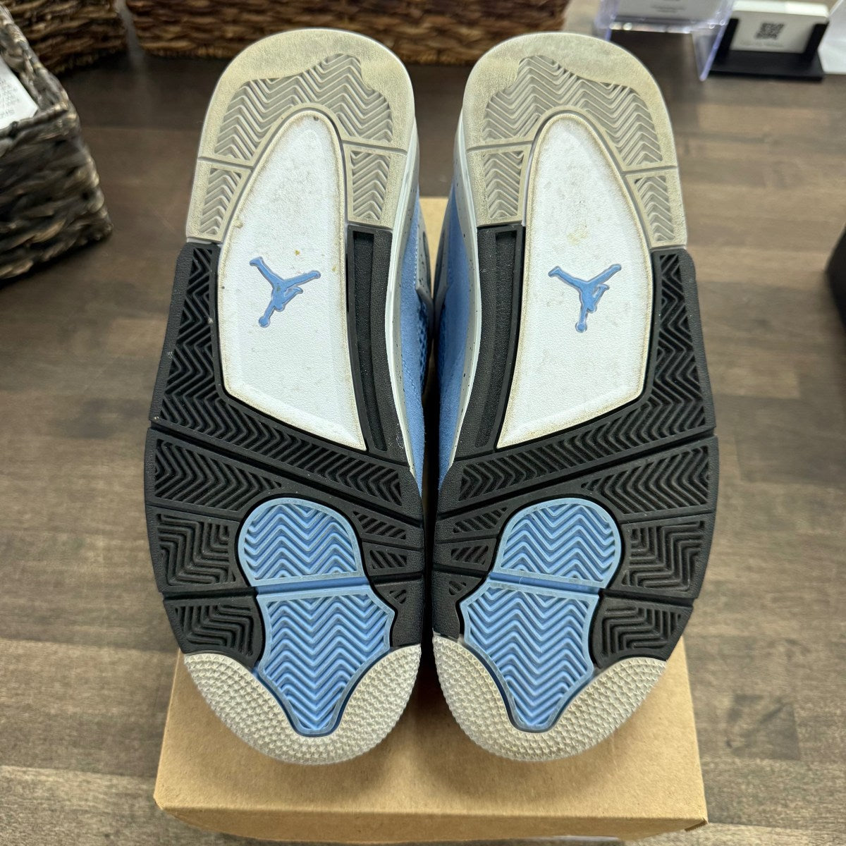Jordan 4 Retro University Blue Size 10 (Pre-Owned) - Image 4