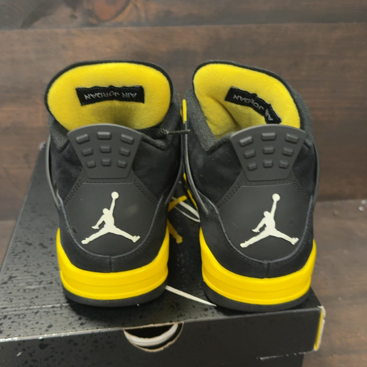 Jordan 4 Retro Thunder (2023) - Image 4