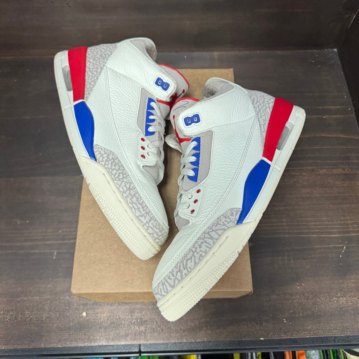 Jordan 3 Retro International Flight Size 13 (Pre-Owned) - Image 2