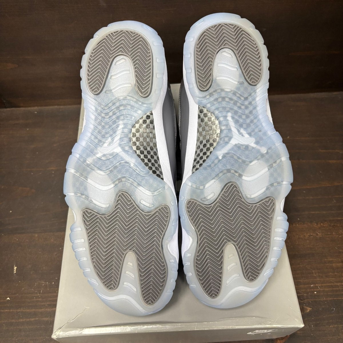 Jordan 11 Retro Cool Grey (2021) Size 13 (Pre-Owned) - box