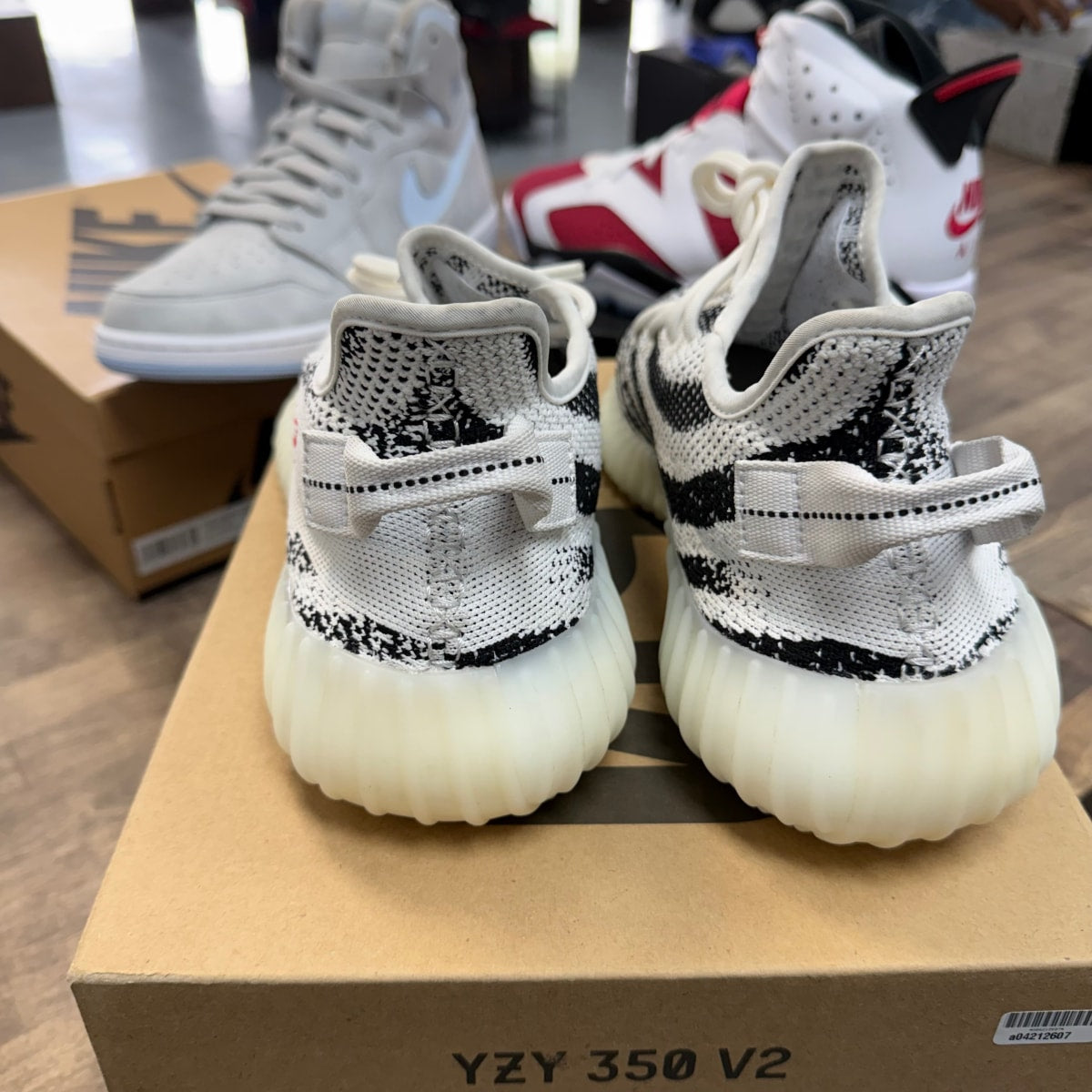 adidas Yeezy Boost 350 V2 Zebra Size 11 (Pre-Owned) - Image 4