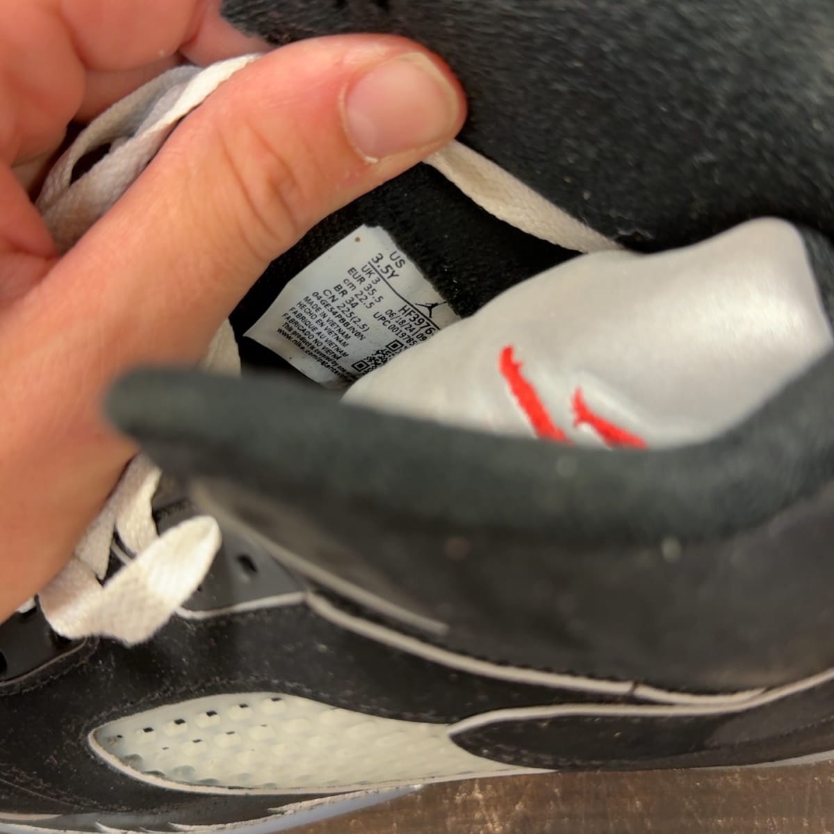 Jordan 5 Retro OG Black Metallic Reimagined (GS) Size 3.5Y (Pre-Owned) - aux