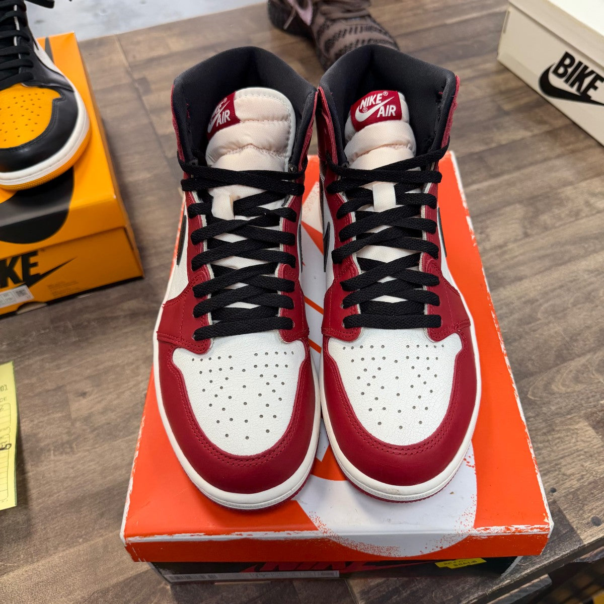 Jordan 1 Retro High OG Chicago Lost and Found Size 11 (Pre-Owned) - Image 2