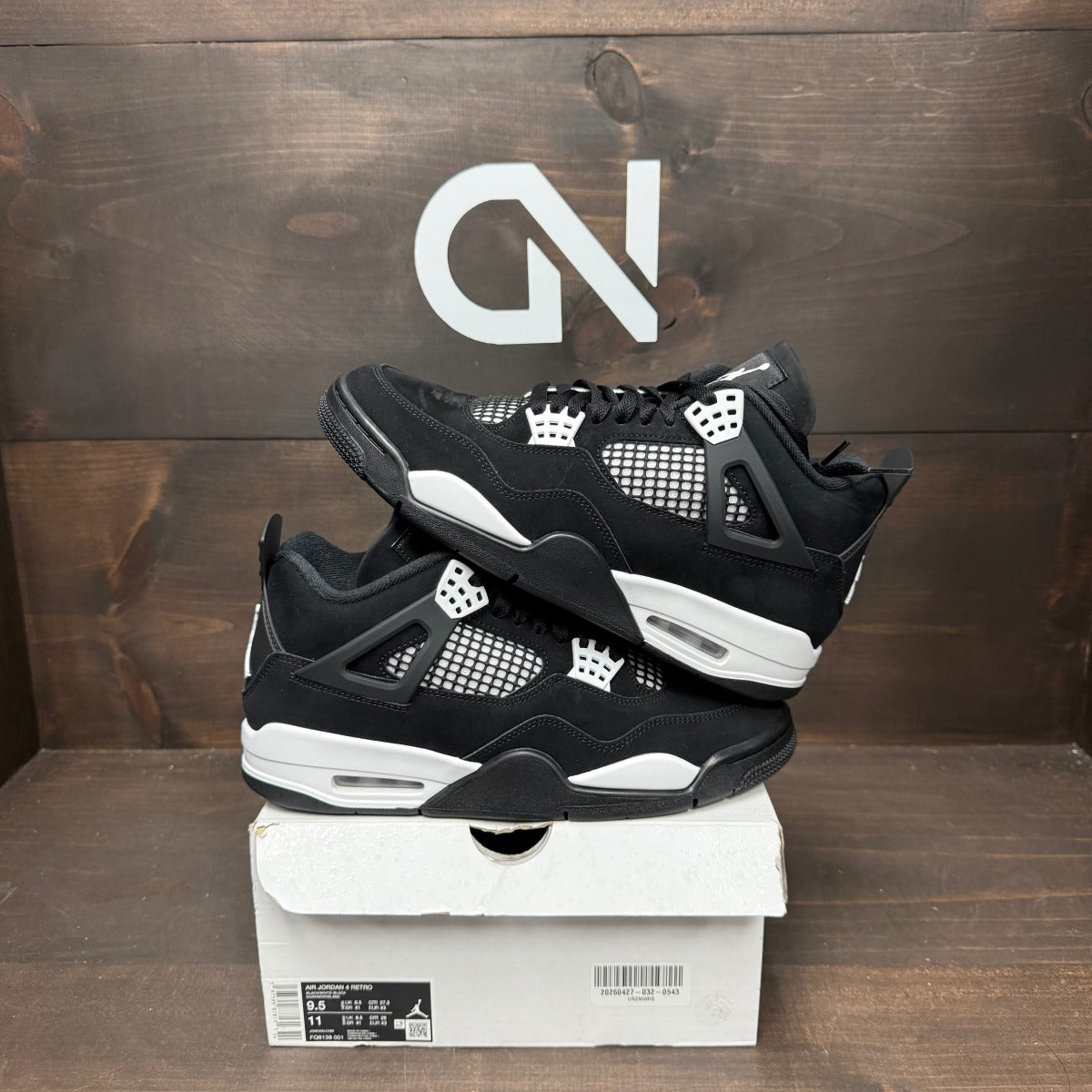 Jordan 4 Retro White Thunder Size 9.5 (Pre-Owned) - Image 1